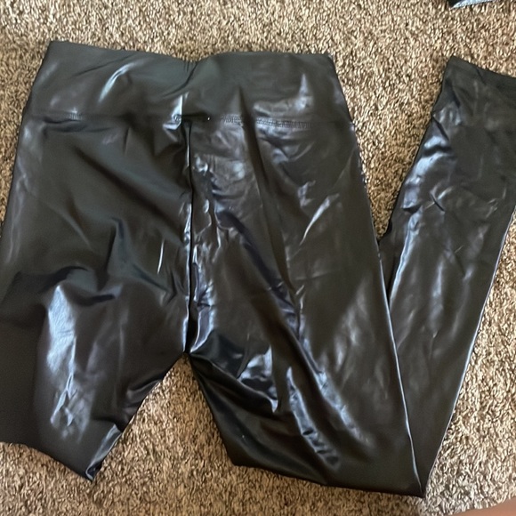 Black faux leather leggings size small - Picture 2 of 3